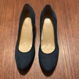 Naturalizer suede pumps Naomi 9.5 M Navy